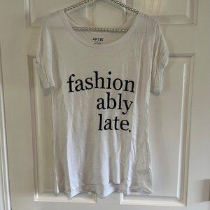 Apt. 9 Ladies White Round Neck Short Sleeve Fashion Graphic Tee Size S